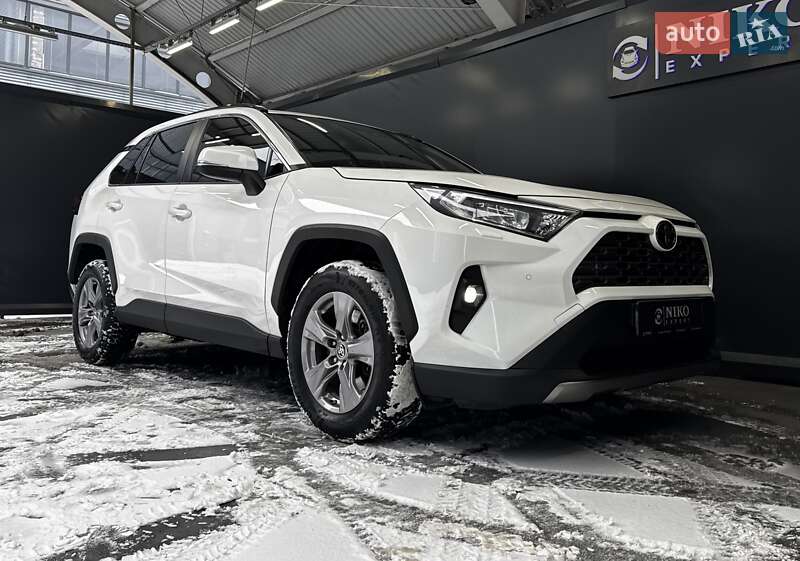 Внедорожник / Кроссовер Toyota RAV4 2022 в Киеве
