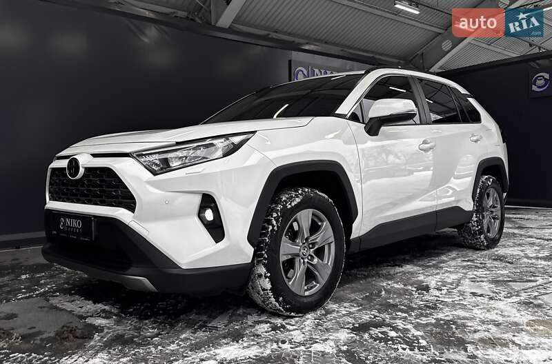 Внедорожник / Кроссовер Toyota RAV4 2022 в Киеве