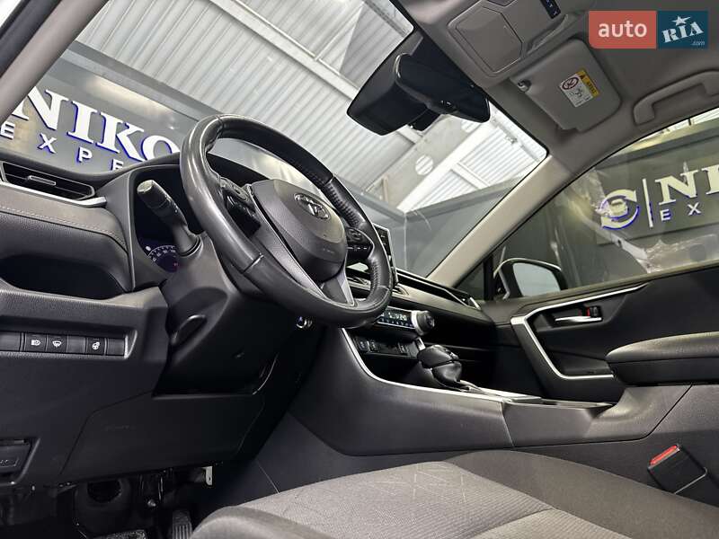 Внедорожник / Кроссовер Toyota RAV4 2022 в Киеве