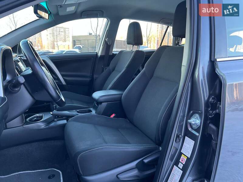 Внедорожник / Кроссовер Toyota RAV4 2016 в Киеве