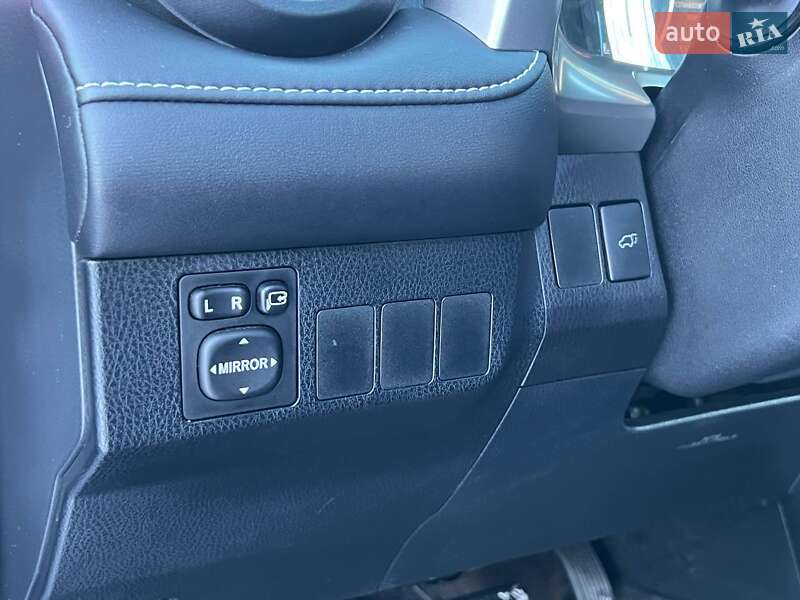 Внедорожник / Кроссовер Toyota RAV4 2016 в Киеве