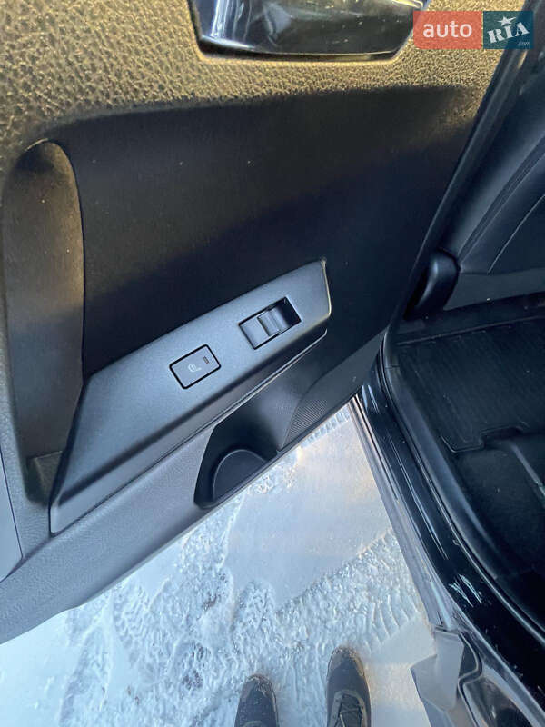 Внедорожник / Кроссовер Toyota RAV4 2017 в Новой Водолаге фото 13 Внедорожник / Кроссовер Toyota RAV4 2017 в Новой Водолаге