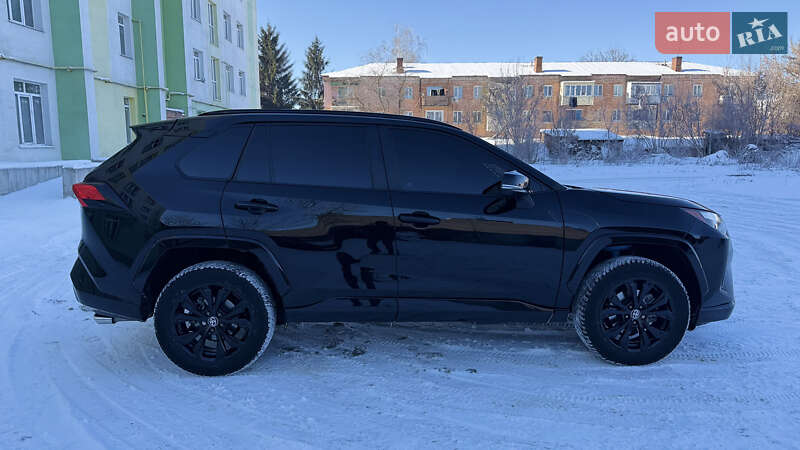 Внедорожник / Кроссовер Toyota RAV4 2022 в Киеве