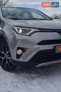 Внедорожник / Кроссовер Toyota RAV4 2017 в Стрые