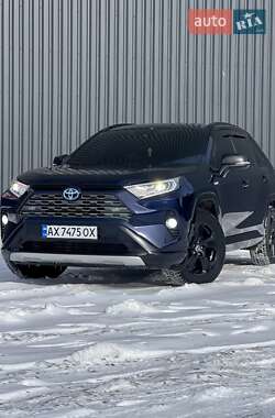 Внедорожник / Кроссовер Toyota RAV4 2018 в Харькове
