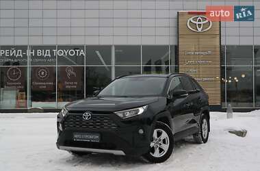Внедорожник / Кроссовер Toyota RAV4 2019 в Киеве