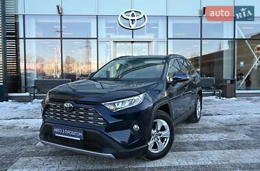 Внедорожник / Кроссовер Toyota RAV4 2020 в Киеве