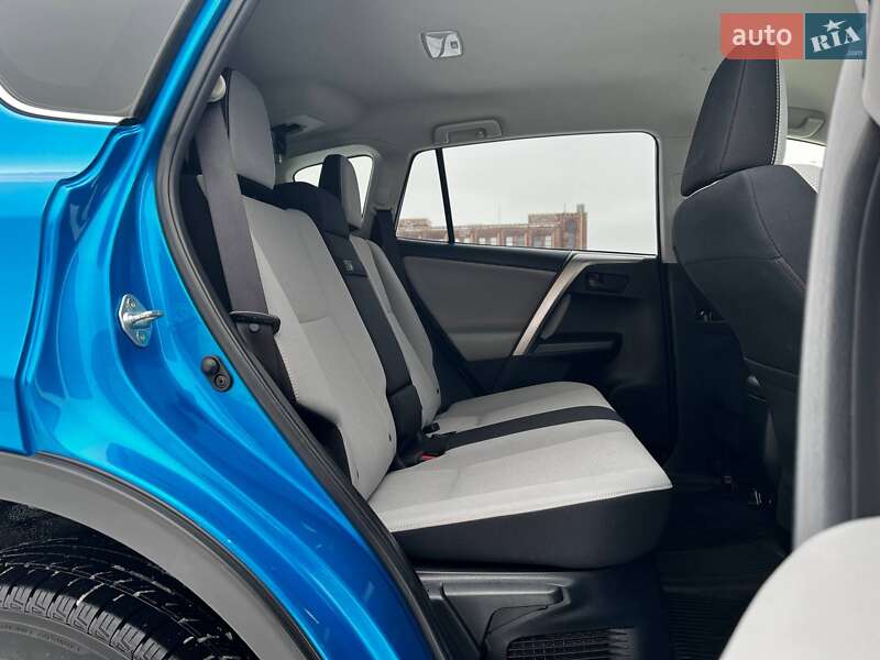 Внедорожник / Кроссовер Toyota RAV4 2018 в Киеве