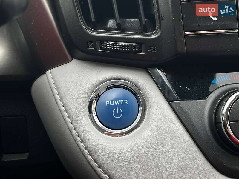 Внедорожник / Кроссовер Toyota RAV4 2018 в Киеве