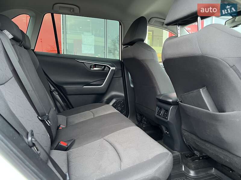 Внедорожник / Кроссовер Toyota RAV4 2021 в Виннице