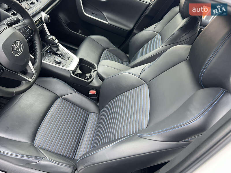 Внедорожник / Кроссовер Toyota RAV4 2020 в Киеве фото 37 Внедорожник / Кроссовер Toyota RAV4 2020 в Киеве