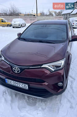 Внедорожник / Кроссовер Toyota RAV4 2017 в Староконстантинове