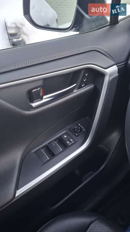 Внедорожник / Кроссовер Toyota RAV4 2020 в Киеве