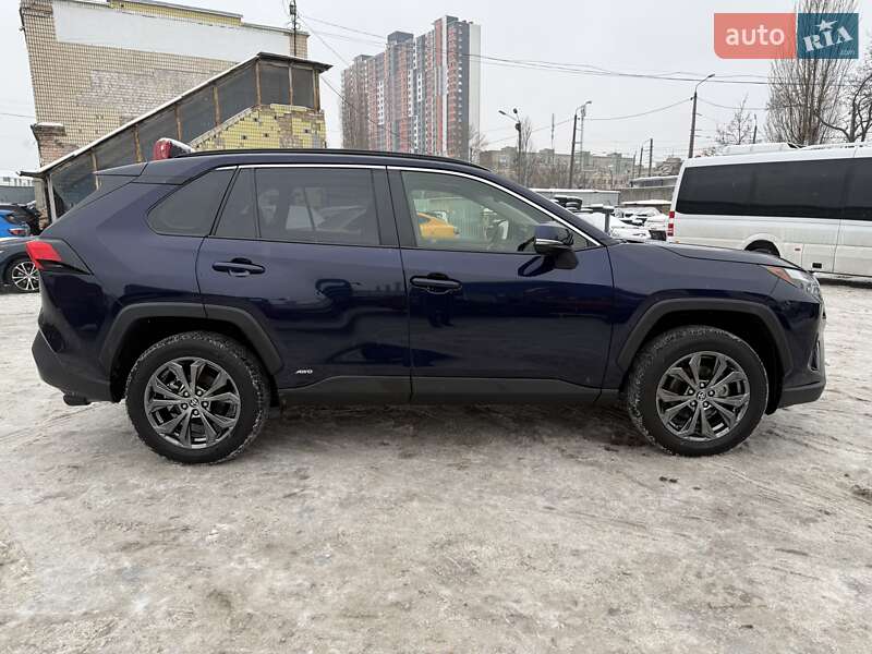 Внедорожник / Кроссовер Toyota RAV4 2023 в Киеве
