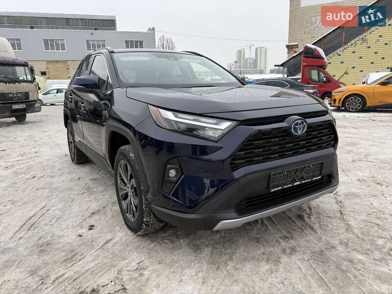 Внедорожник / Кроссовер Toyota RAV4 2023 в Киеве