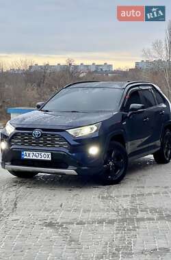 Внедорожник / Кроссовер Toyota RAV4 2018 в Харькове