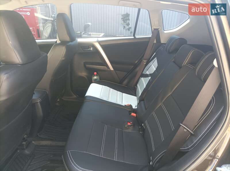 Внедорожник / Кроссовер Toyota RAV4 2018 в Киеве фото 18 Внедорожник / Кроссовер Toyota RAV4 2018 в Киеве