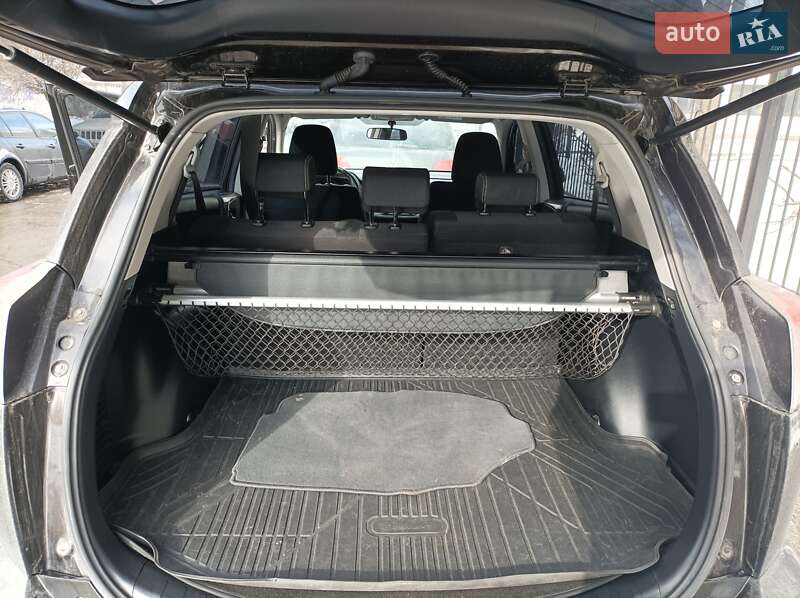 Внедорожник / Кроссовер Toyota RAV4 2018 в Киеве фото 33 Внедорожник / Кроссовер Toyota RAV4 2018 в Киеве