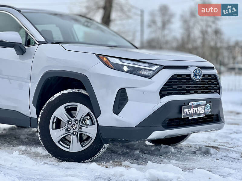 Внедорожник / Кроссовер Toyota RAV4 2024 в Киеве
