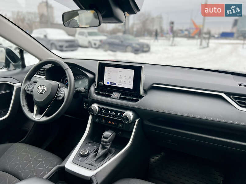 Внедорожник / Кроссовер Toyota RAV4 2024 в Киеве