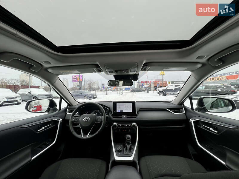 Внедорожник / Кроссовер Toyota RAV4 2024 в Киеве