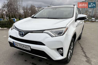 Внедорожник / Кроссовер Toyota RAV4 2018 в Киеве
