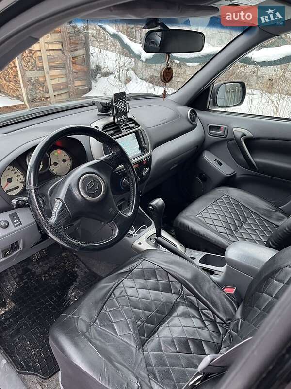 Внедорожник / Кроссовер Toyota RAV4 2001 в Остер