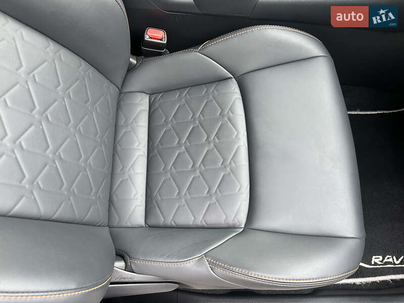 Позашляховик / Кросовер Toyota RAV4 2022 в Івано-Франківську