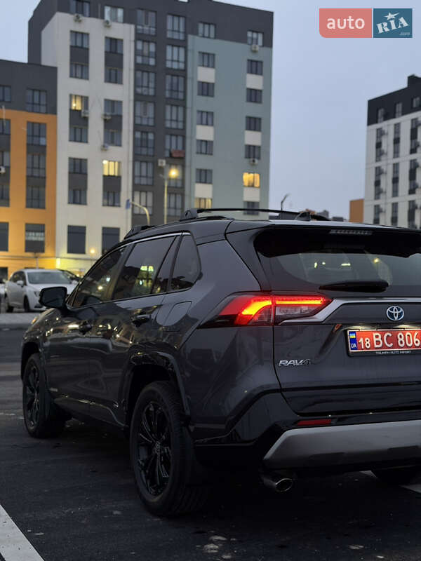 Внедорожник / Кроссовер Toyota RAV4 2022 в Ровно
