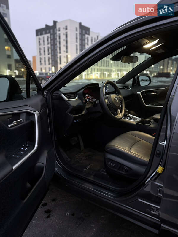 Внедорожник / Кроссовер Toyota RAV4 2022 в Ровно