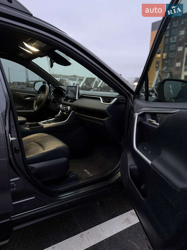 Внедорожник / Кроссовер Toyota RAV4 2022 в Ровно
