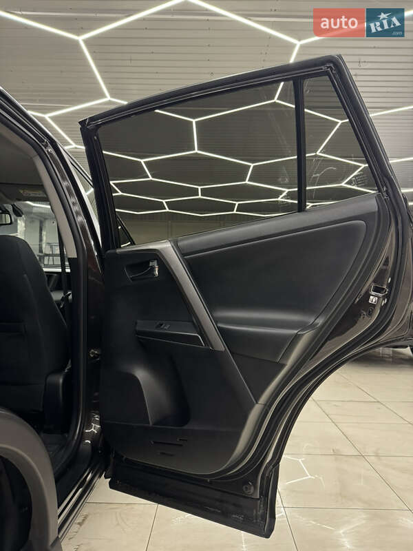 Внедорожник / Кроссовер Toyota RAV4 2016 в Днепре
