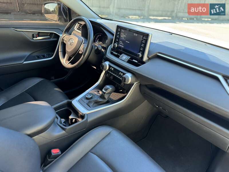 Внедорожник / Кроссовер Toyota RAV4 2019 в Харькове