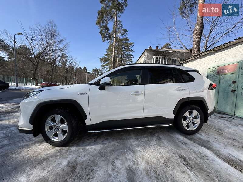 Внедорожник / Кроссовер Toyota RAV4 2021 в Киеве