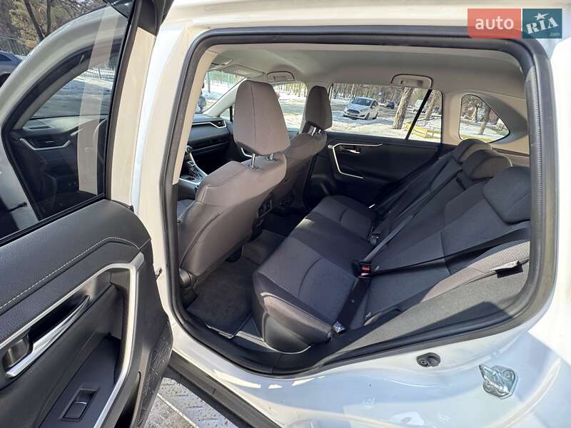 Внедорожник / Кроссовер Toyota RAV4 2021 в Киеве