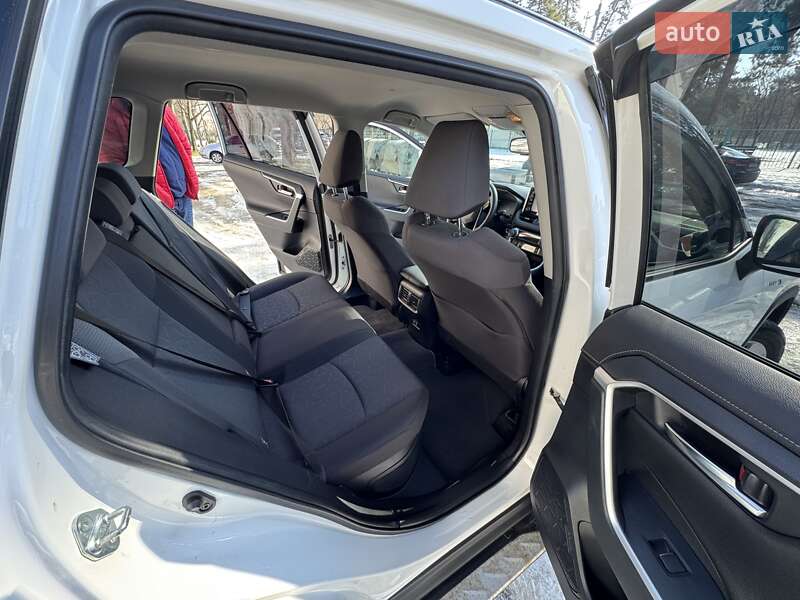 Внедорожник / Кроссовер Toyota RAV4 2021 в Киеве
