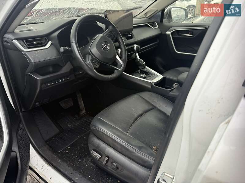 Внедорожник / Кроссовер Toyota RAV4 2023 в Киеве