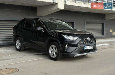 Внедорожник / Кроссовер Toyota RAV4 2019 в Киеве