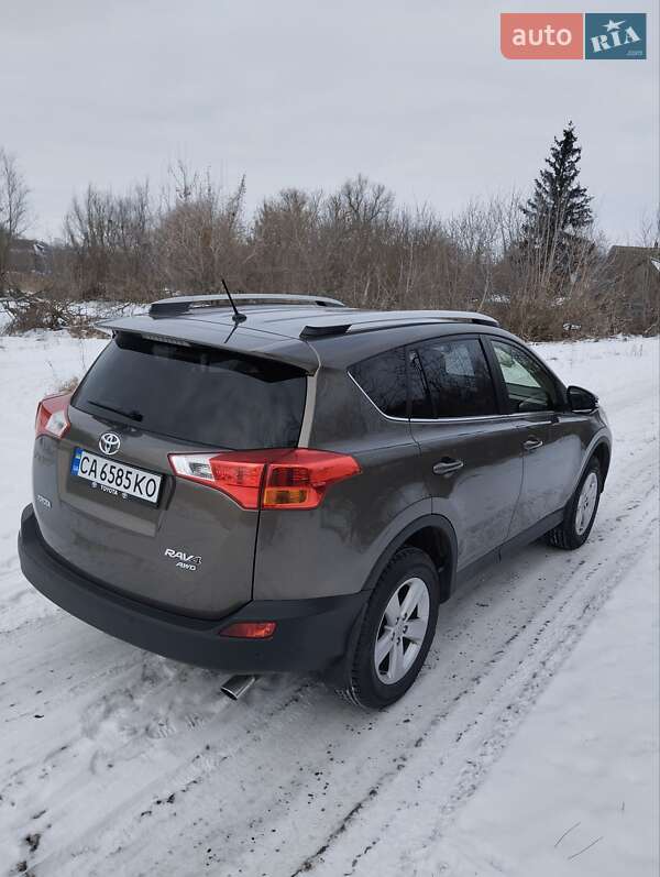 Внедорожник / Кроссовер Toyota RAV4 2013 в Ватутино