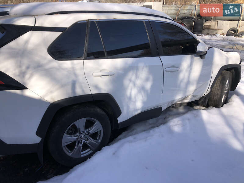 Внедорожник / Кроссовер Toyota RAV4 2023 в Киеве