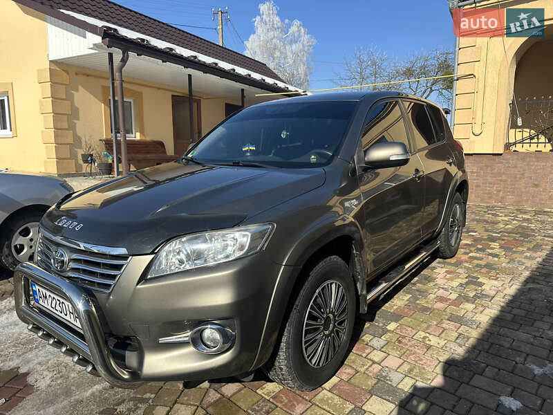 Внедорожник / Кроссовер Toyota RAV4 2010 в Тернополе