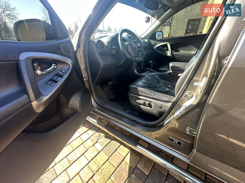 Внедорожник / Кроссовер Toyota RAV4 2010 в Тернополе