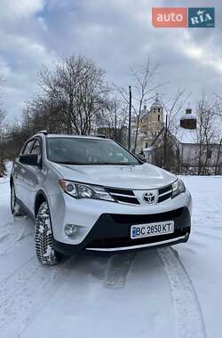Внедорожник / Кроссовер Toyota RAV4 2015 в Дрогобыче