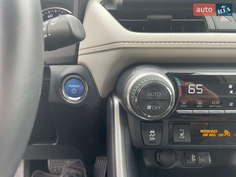 Внедорожник / Кроссовер Toyota RAV4 2019 в Ивано-Франковске