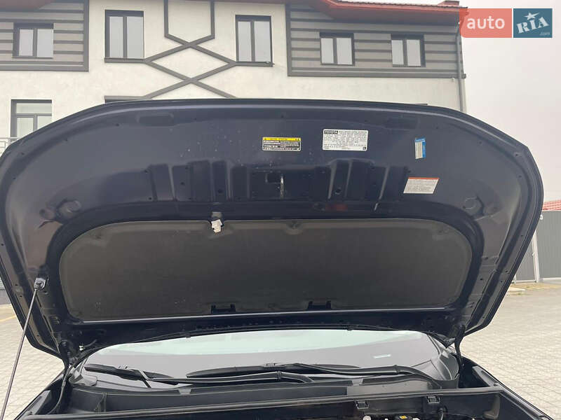 Внедорожник / Кроссовер Toyota RAV4 2019 в Ивано-Франковске