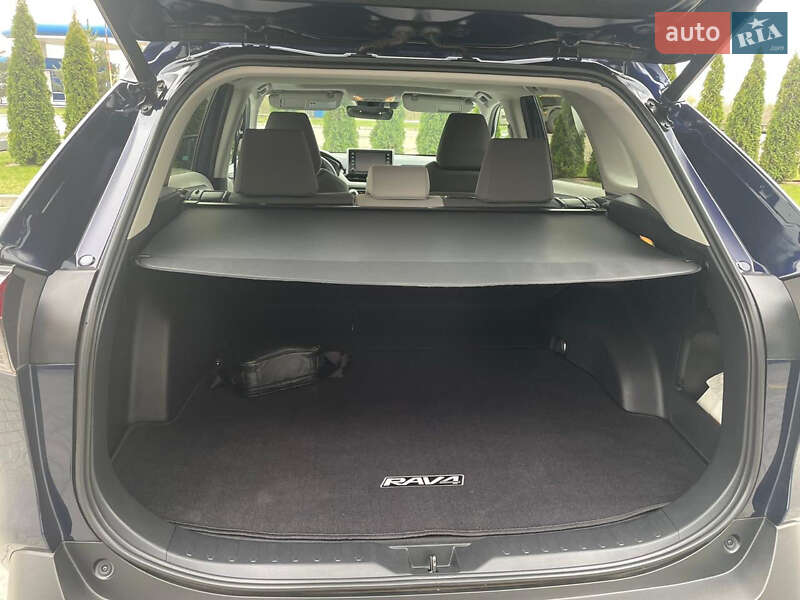 Внедорожник / Кроссовер Toyota RAV4 2019 в Ивано-Франковске