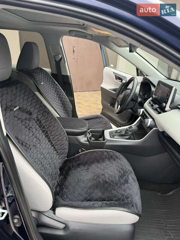 Внедорожник / Кроссовер Toyota RAV4 2019 в Ивано-Франковске
