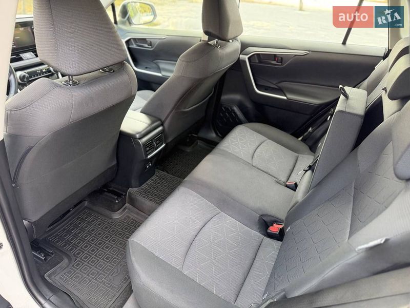 Внедорожник / Кроссовер Toyota RAV4 2019 в Киеве