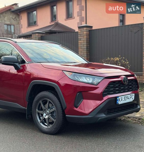 Внедорожник / Кроссовер Toyota RAV4 2018 в Киеве
