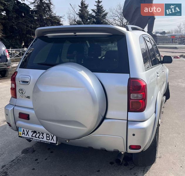 Внедорожник / Кроссовер Toyota RAV4 2004 в Харькове